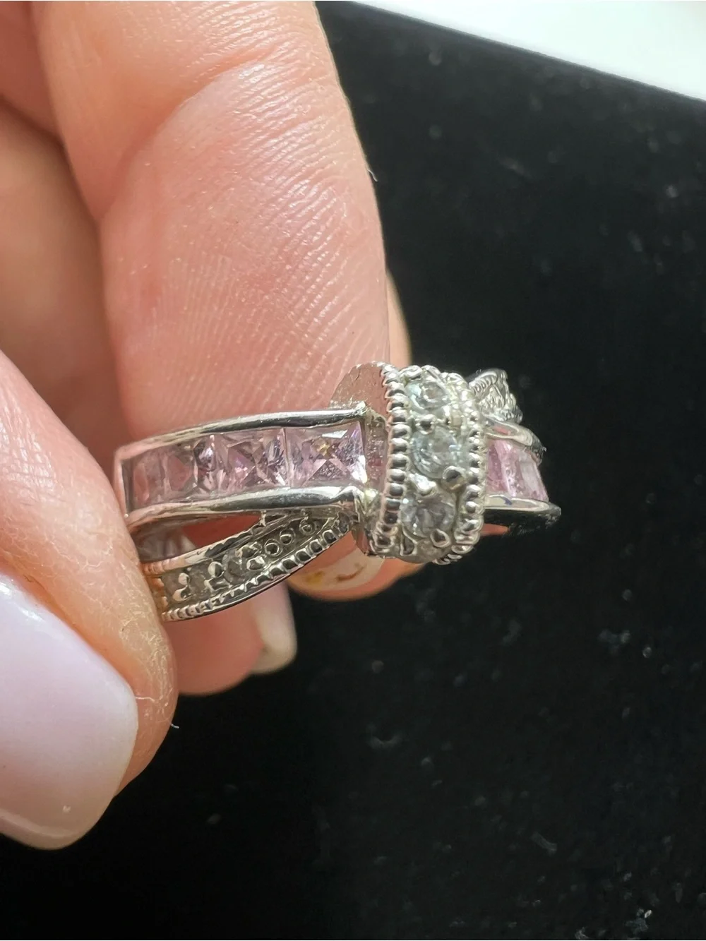 10k white gold Pink and clear stones ribbon ring